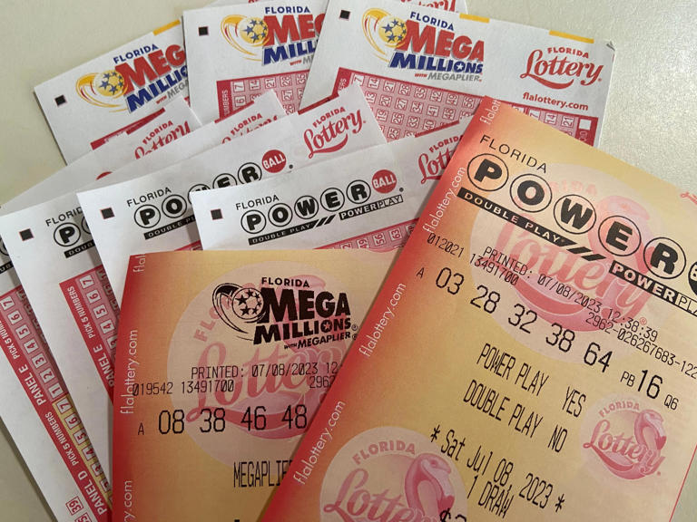 Christmas lottery winner? Mega Millions, Powerball drawings fall on these holidays