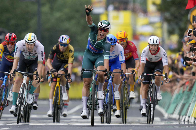 Jasper Philipsen celebra su cuarto triunfo en este Tour de Francia.