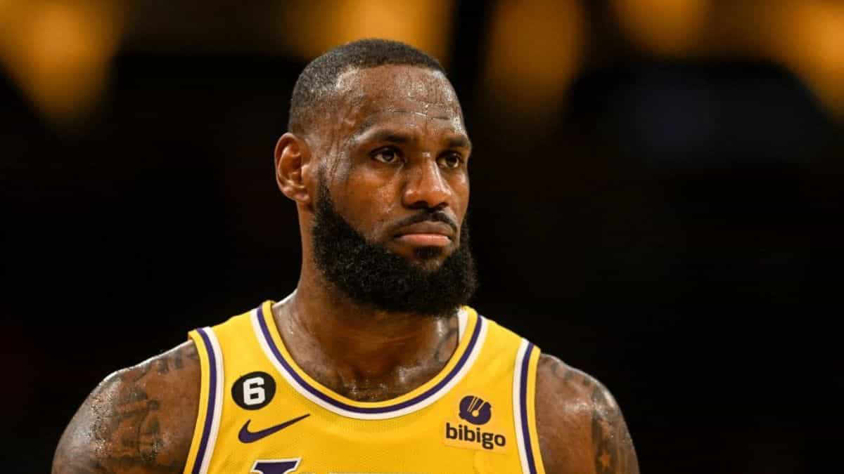 WATCH | LeBron 360 layup in Lakers vs Rockets sends internet in frenzy
