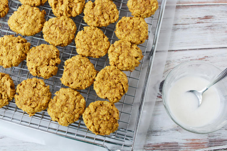 These Pumpkin Oatmeal Cookies are so Delicious!