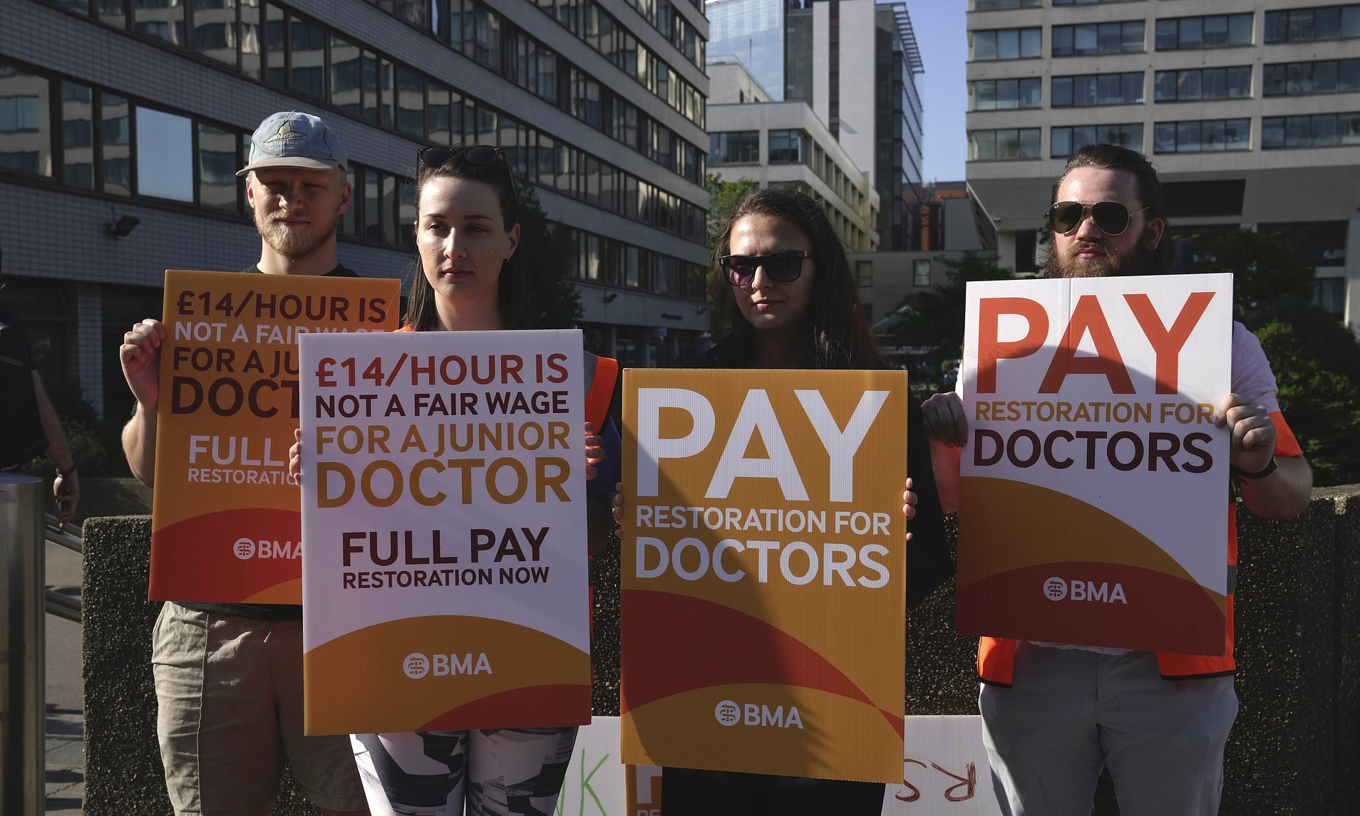 How Much Do Junior Doctors Earn Salary Earnings And Pay Scales Explained   AA1dRerC.img