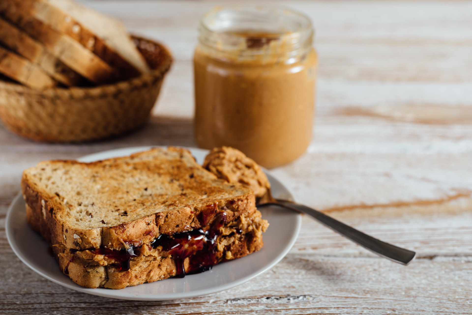 There's nothing more satisfying than a PB&J sandwich. Wholegrain bread is even more hearty, and it won't get too soggy. Just check for allergies first!<p><a href="https://www.msn.com/en-us/community/channel/vid-7xx8mnucu55yw63we9va2gwr7uihbxwc68fxqp25x6tg4ftibpra?cvid=94631541bc0f4f89bfd59158d696ad7e">Follow us and access great exclusive content every day</a></p>