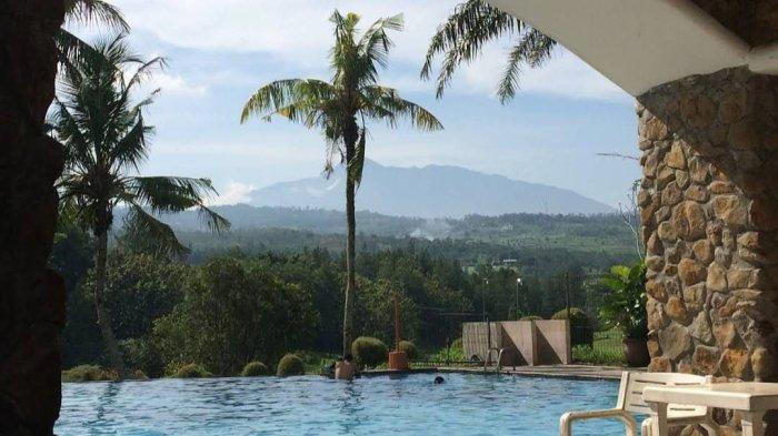 Sentul Highland Swimming Pool, tempat wisata yang berada di Bogor dilengkapi taman yang luas dan kafe rooftoop dengan pemandangan alam yang indah.
