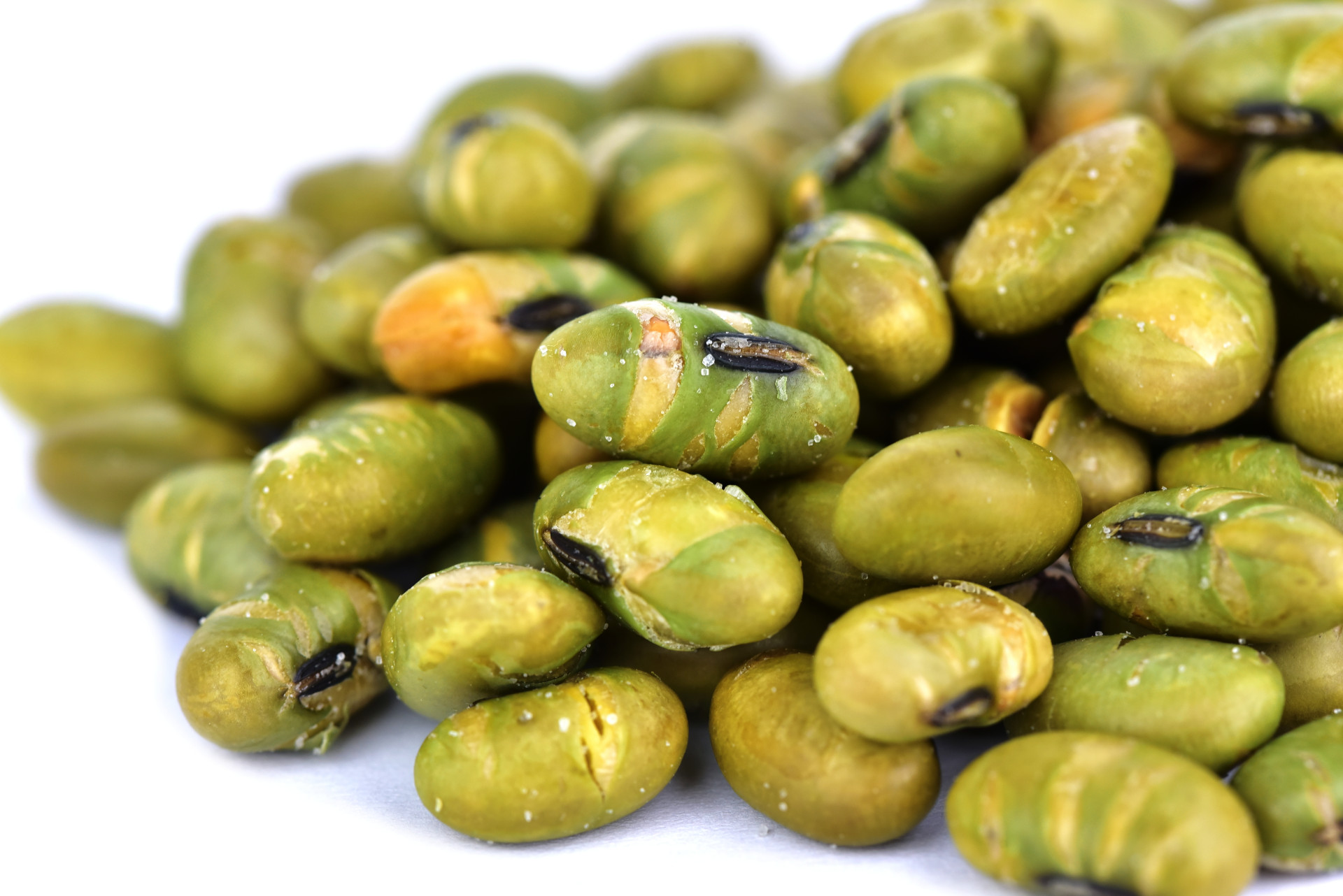 A light-weight snack pulling heavy weight, dry-roasted edamame reportedly offers 14 grams of protein and 8 grams of fiber per serving.<p>You may also like:<a href="https://www.starsinsider.com/n/445209?utm_source=msn.com&utm_medium=display&utm_campaign=referral_description&utm_content=356024v3en-us"> Vintage wedding photos of celebs from yesteryear</a></p>