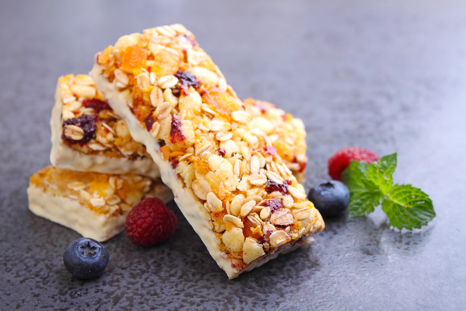 The best bet for last-minute packers are ready-made healthy granola bars full of nuts, grains, and natural sweets.<p>You may also like:<a href="https://www.starsinsider.com/n/418496?utm_source=msn.com&utm_medium=display&utm_campaign=referral_description&utm_content=356024v3en-us"> Quinton Aaron and more inspiring celeb weight loss transformations</a></p>