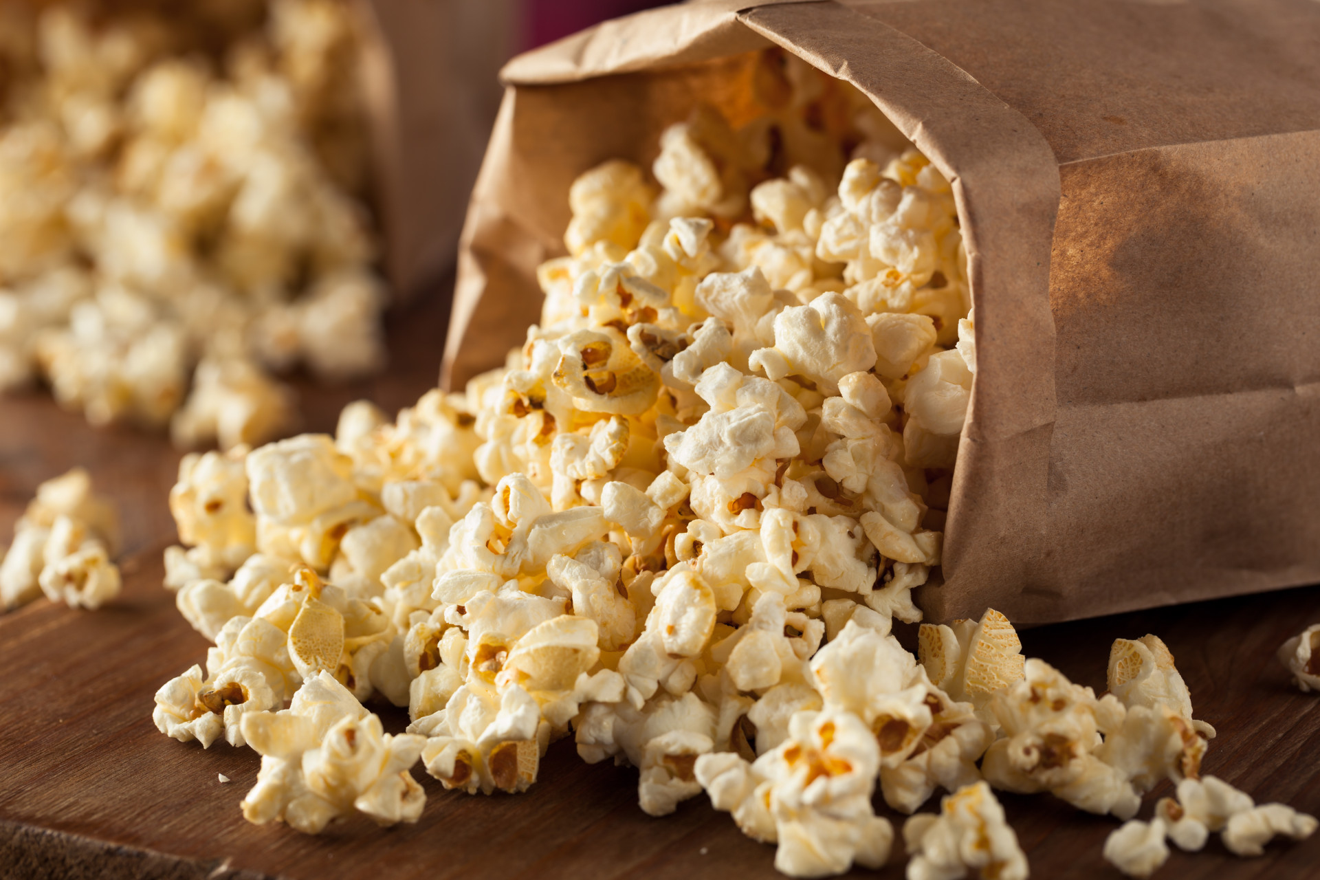 People tend to eat more while traveling because there isn't much else to do. Popcorn is great for those who want the maximum munching for the minimum calories (that is, if you pick a low-calorie option).<p>You may also like:<a href="https://www.starsinsider.com/n/454892?utm_source=msn.com&utm_medium=display&utm_campaign=referral_description&utm_content=356024v3en-us"> Quick and easy recipes that will save your Christmas </a></p>