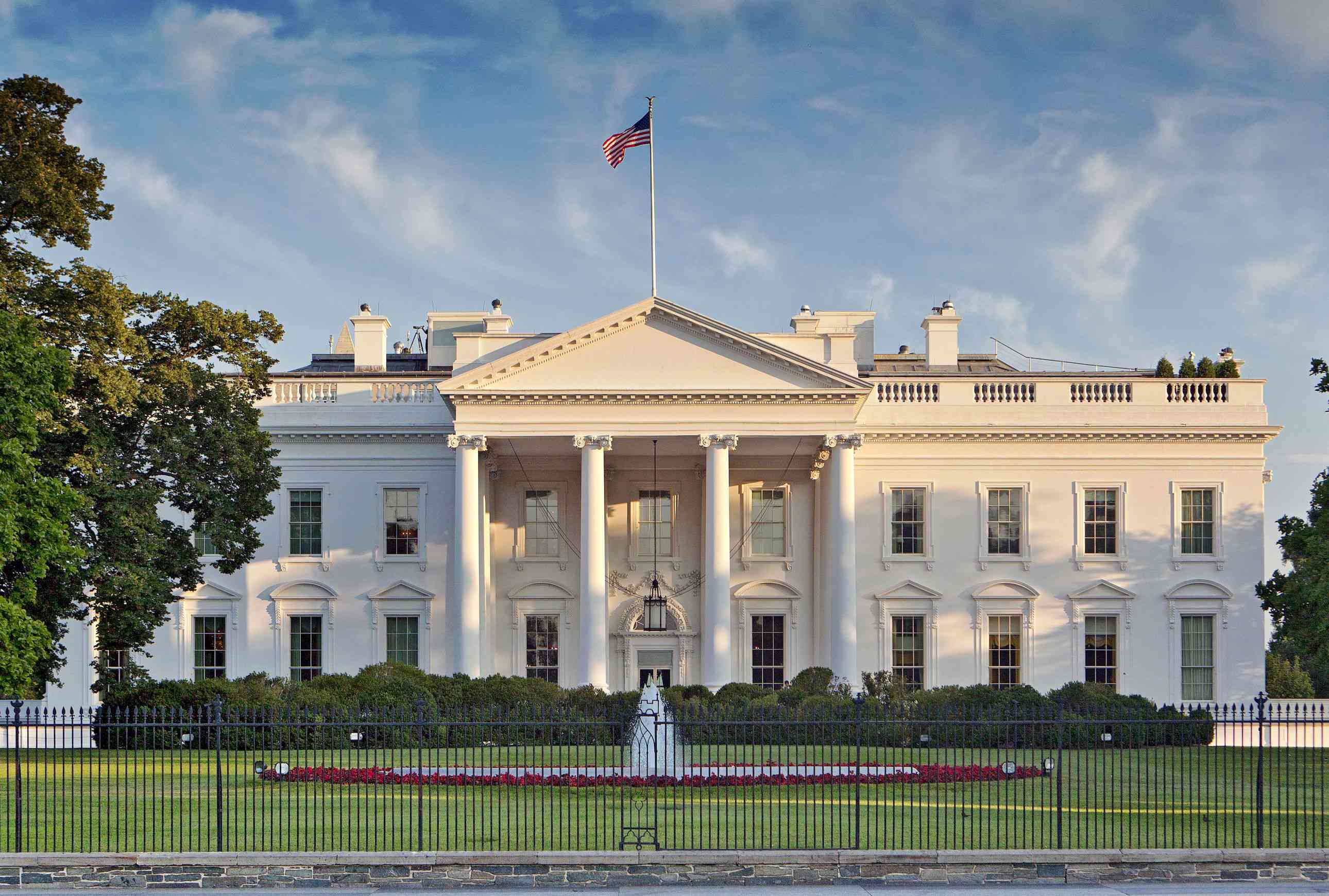 Emergency Crews Dispatched to White House Following Fake 911 Call