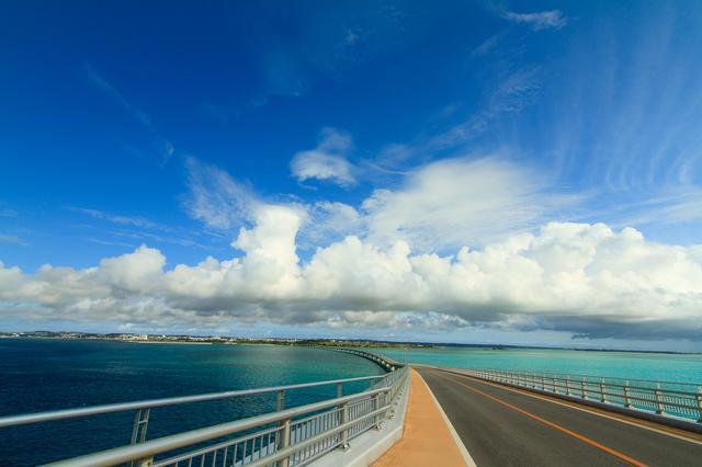 伊良部島是個人口約5千人的恬靜離島，在2015年連接伊良部島的伊良部大橋正式開通後，成為新興景點之一。（gogoout提供）