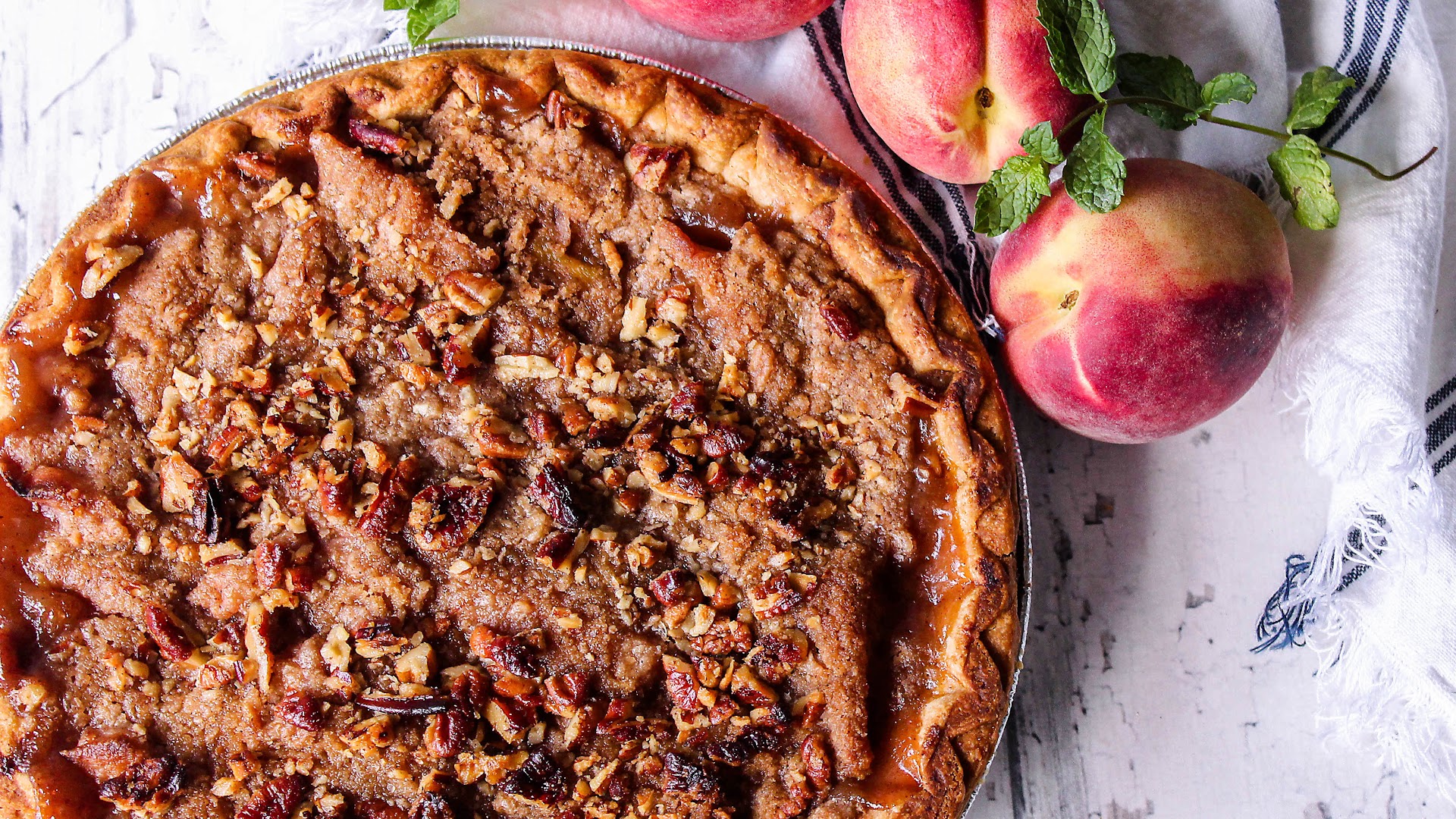 photo of Peach Crumble Pie