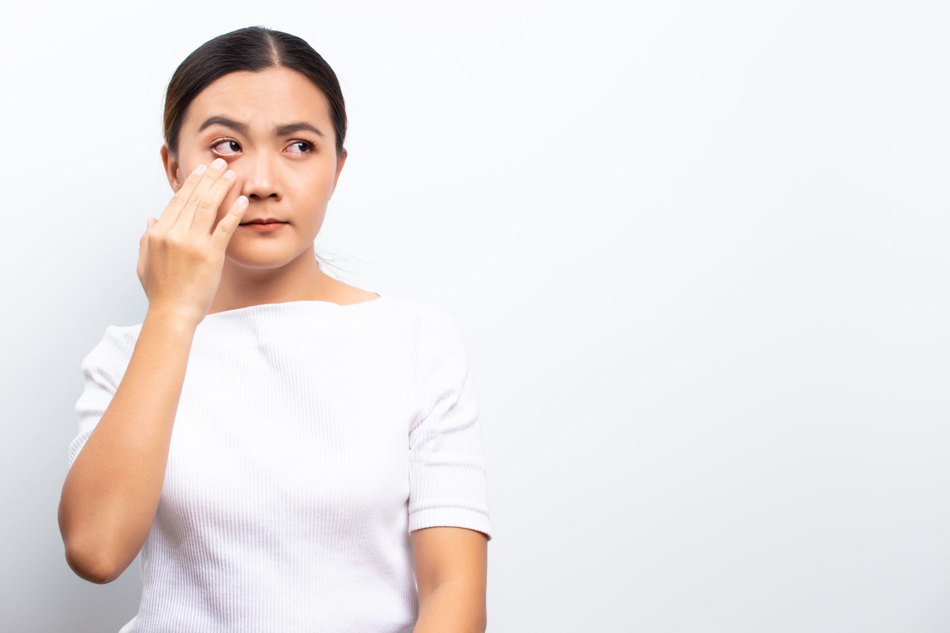 Rubbing your eyes A common habit that has more dangers than you may think!