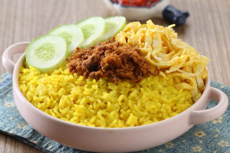 cara ampuh membuat resep nasi kuning komplit yang pulen bisa disimak di sini!