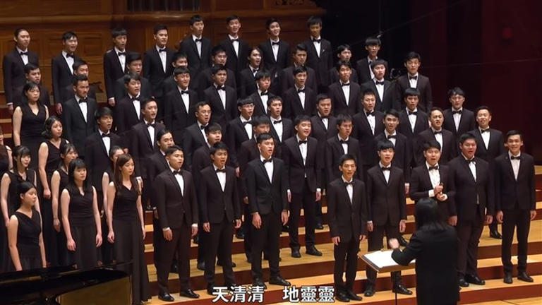台大合唱團在國際音樂廳演唱「收驚歌」。（圖／NTU Chorus 台大合唱團提供）