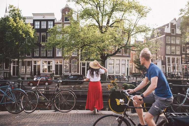 If you’re heading to the Netherlands, the land of tulips, windmills, clogs, and cheese, there’s a good chance you’re going to visit the capital city. Discover the most unforgettable things to do in Amsterdam. I had the opportunity to visit Amsterdam last month and it was an absolute dream! It’s been somewhere I’ve wanted to [...]