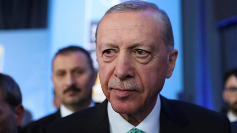 Recep Tayyip Erdogan mit Finanzproblemen: Türkei verdreifacht Sprit-Steuern