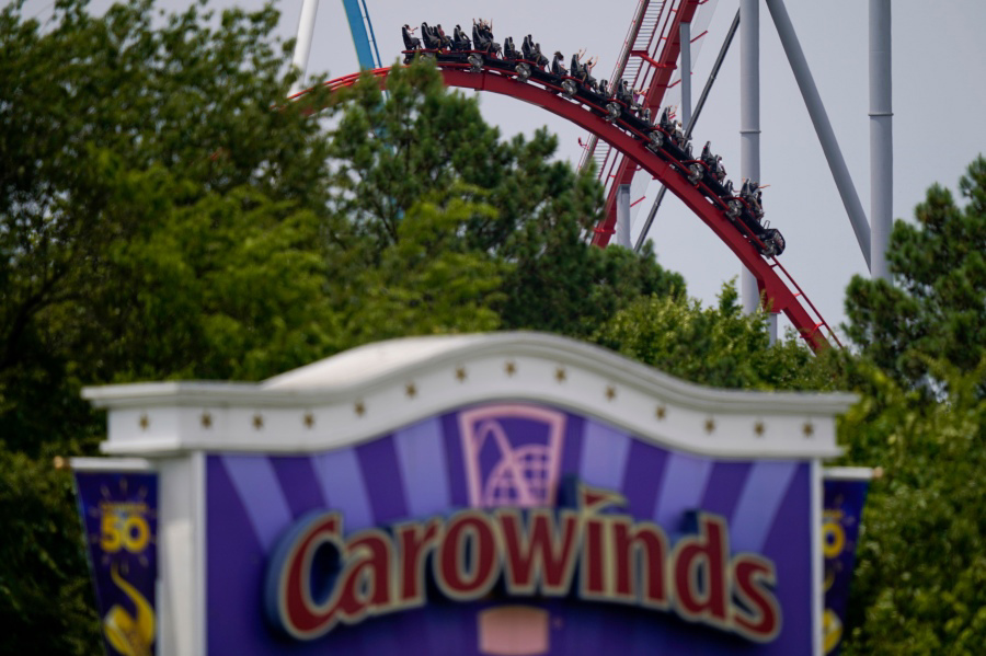 4 juveniles detained after large fight inside Carowinds, deputies say