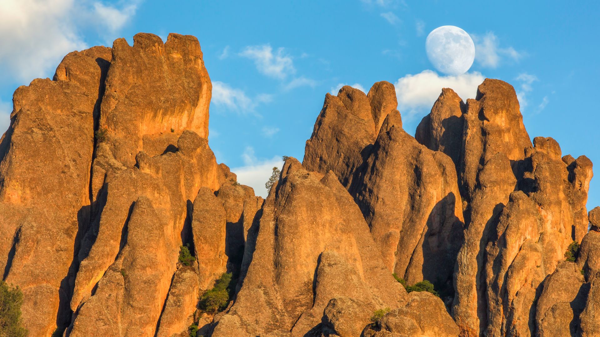 <p>                     This mountainous National Park in Central California is popular with rock climbers who are drawn to the massive rock monoliths that are leftovers from an extinct volcano. Hikers can also enjoy these rocks spires as well as breathtaking Talus Caves on over 80 miles of trails.                     </p>