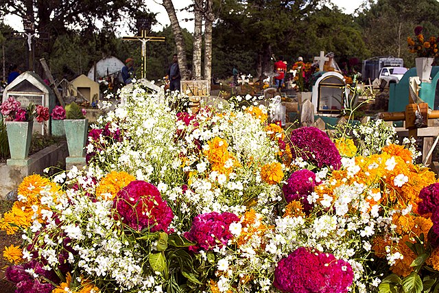 A mudança para a comemoração atual provém da conquista espanhola, que, chocados com os rituais pagãos, mudaram para algo mais próximo do "Dia de todos os santos"