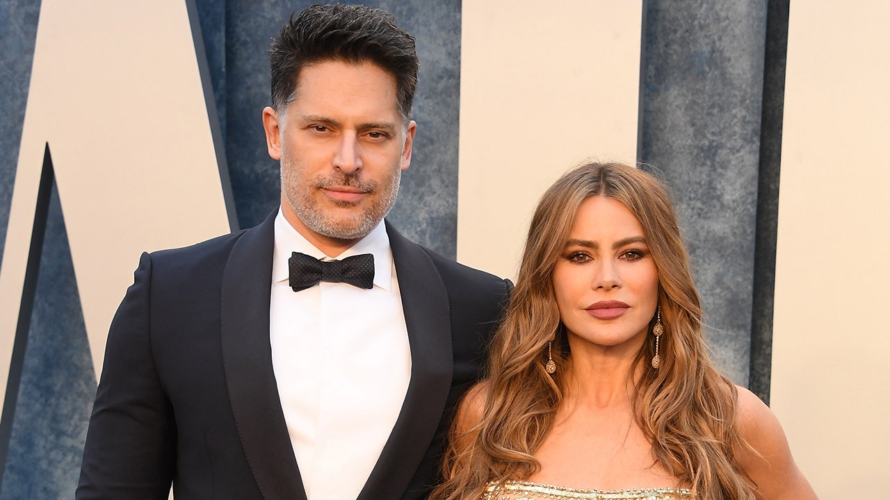 sofia vergara goes instagram official with new boyfriend as she recovers from 'major knee surgery': 'luv u'