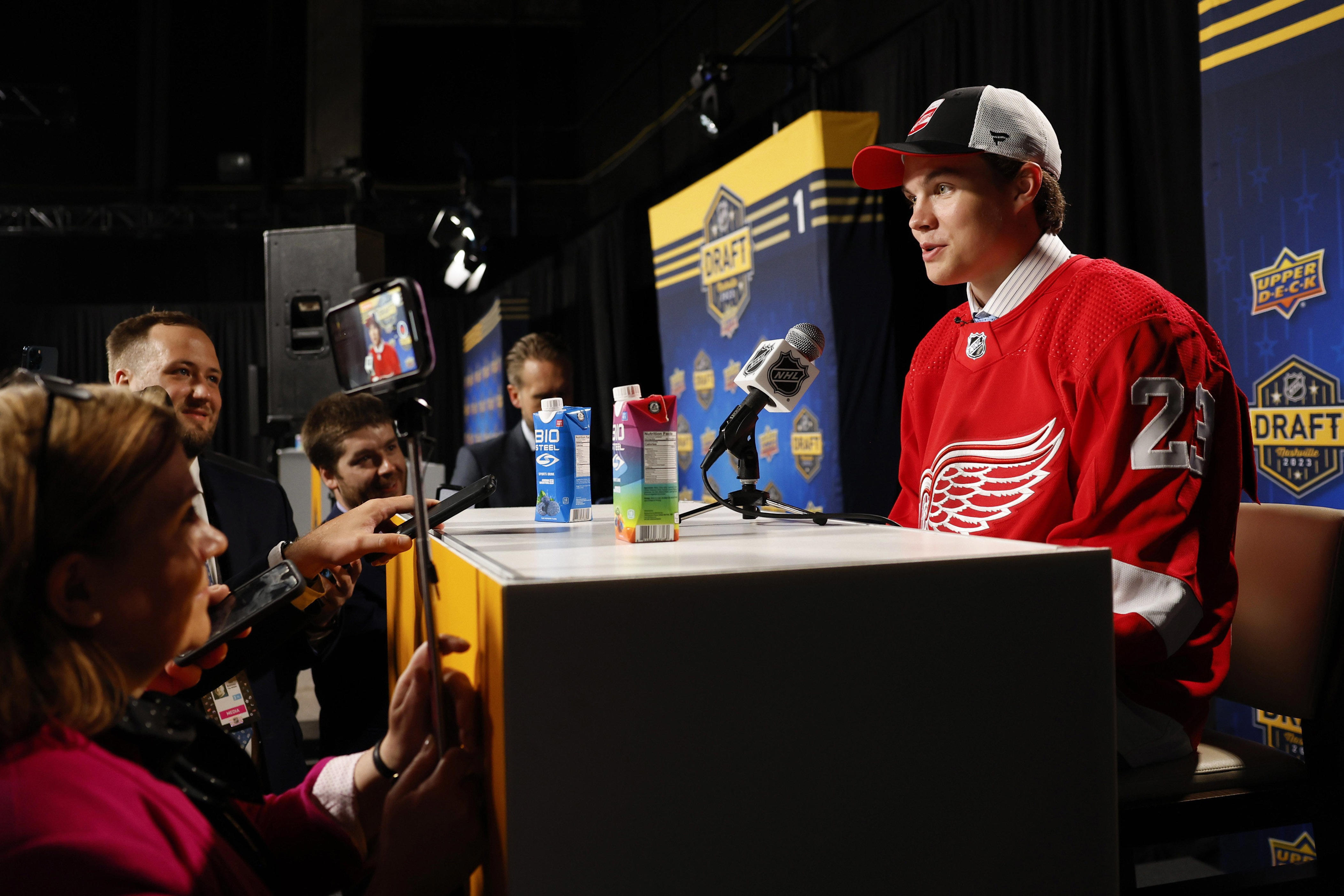 Detroit Red Wings Sign Top Prospect Axel Sandin-Pellikka To Entry-level ...