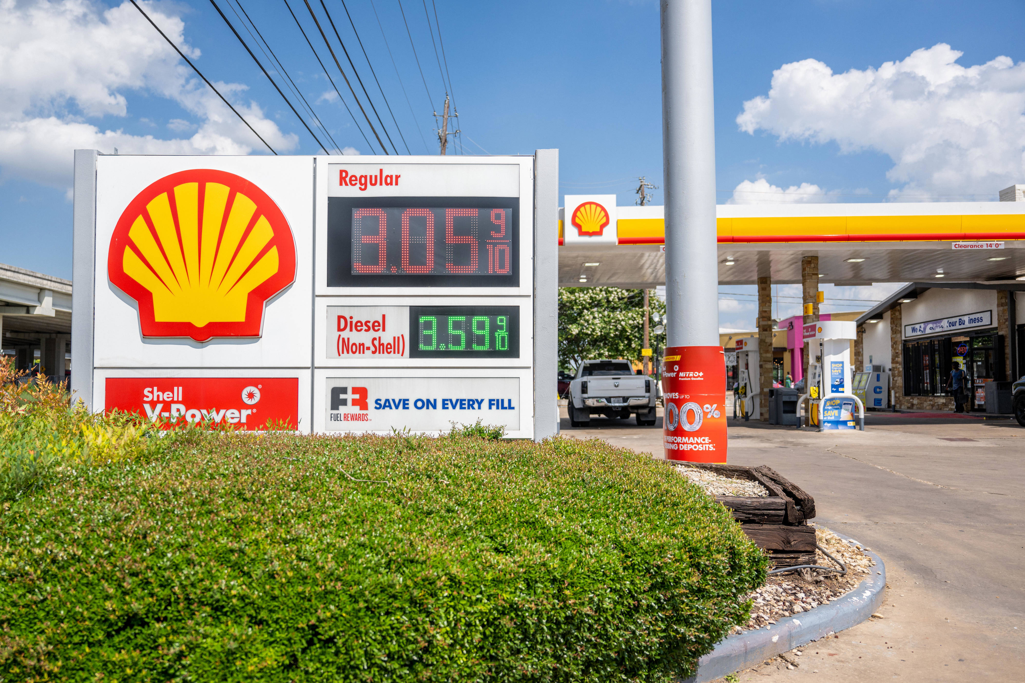 midwest region gas prices rose from last week: see how much here