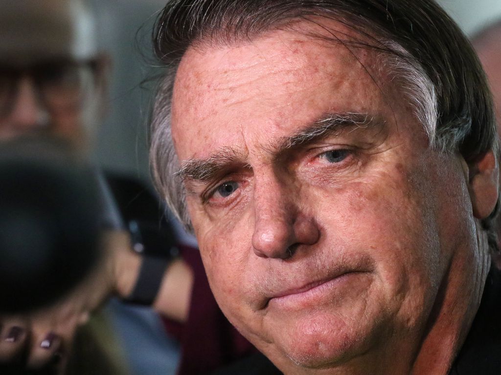 Bolsonaro é Internado Em Hospital Em São Paulo