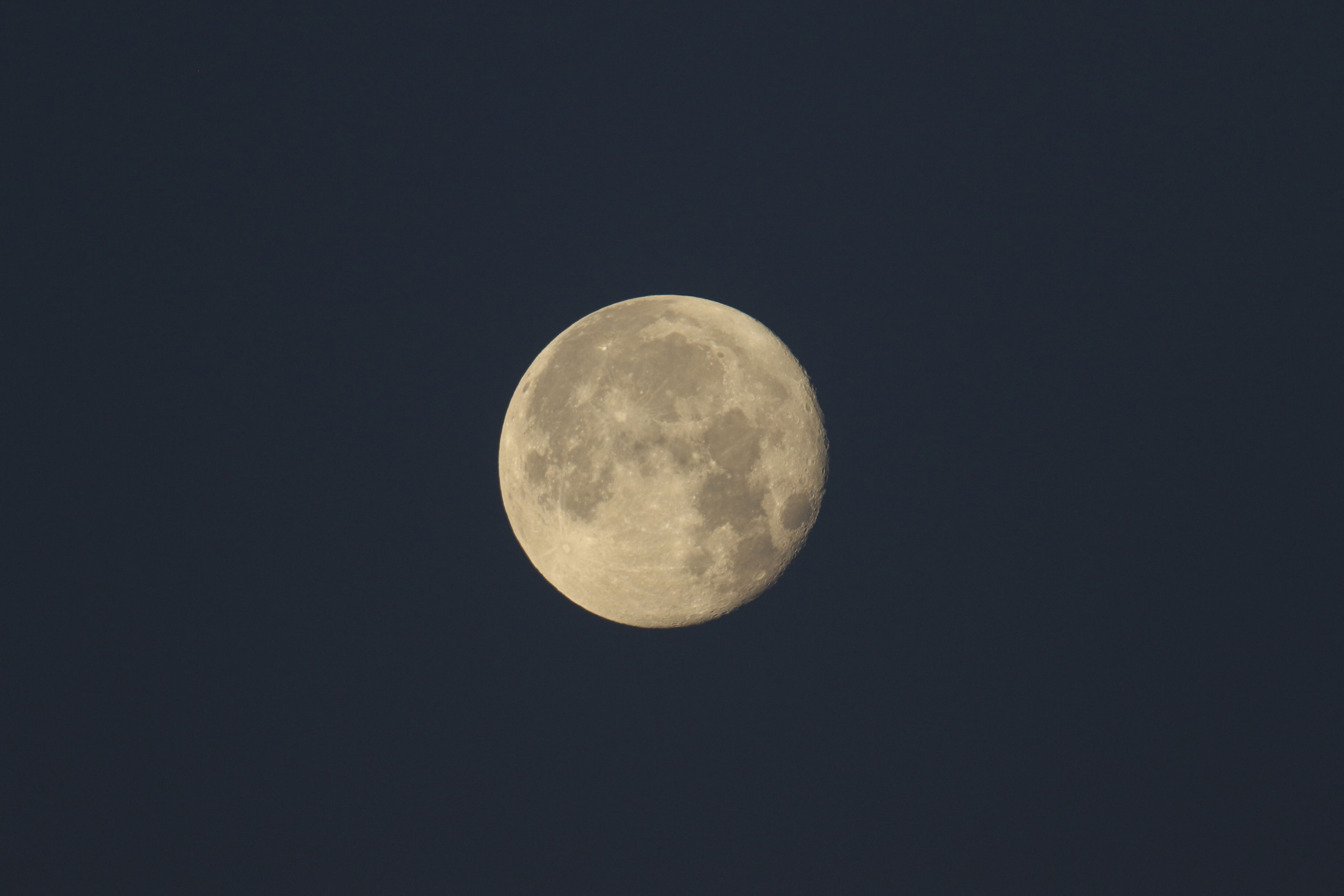 Other the moon. 3 Низшая Луна. Луна сегодня фото.