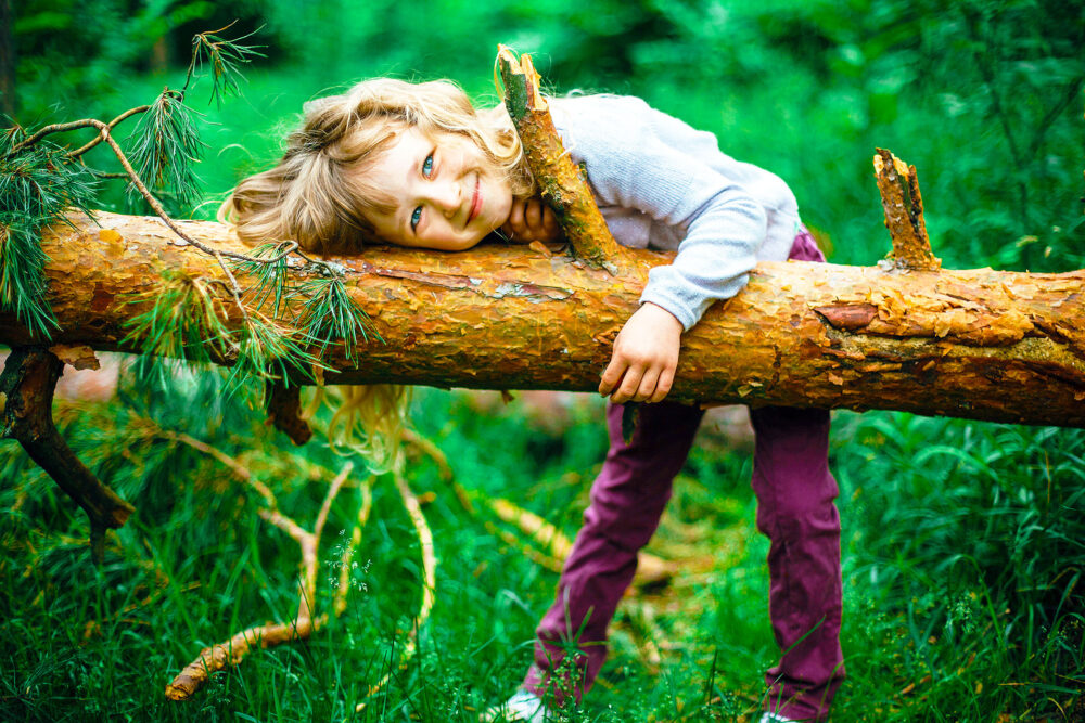 Nature play. Дитя природы. Детские игры в лесу. Статусы про детей и природу.