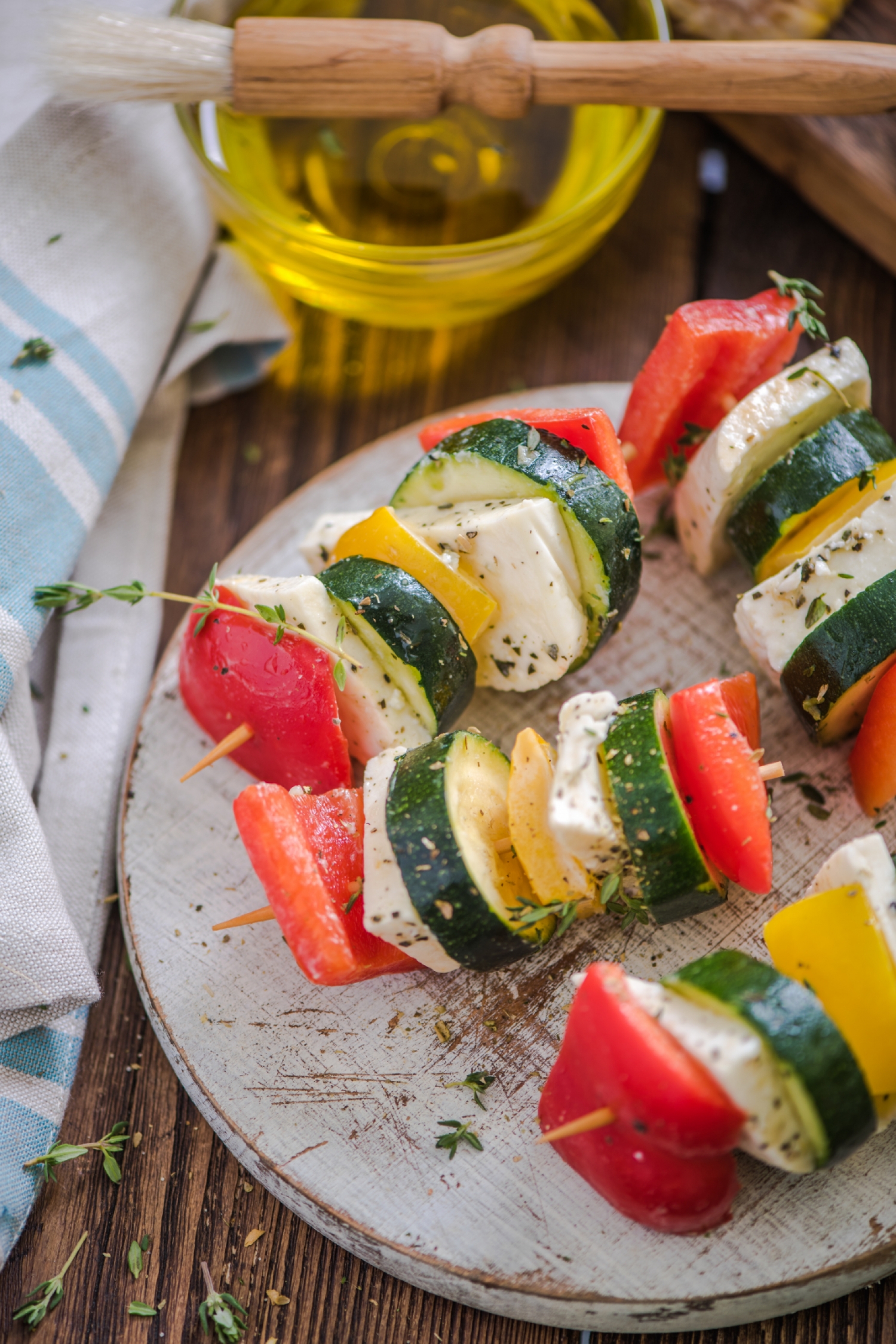 Saftige, sommerliche Halloumi Spieße mit Gemüse