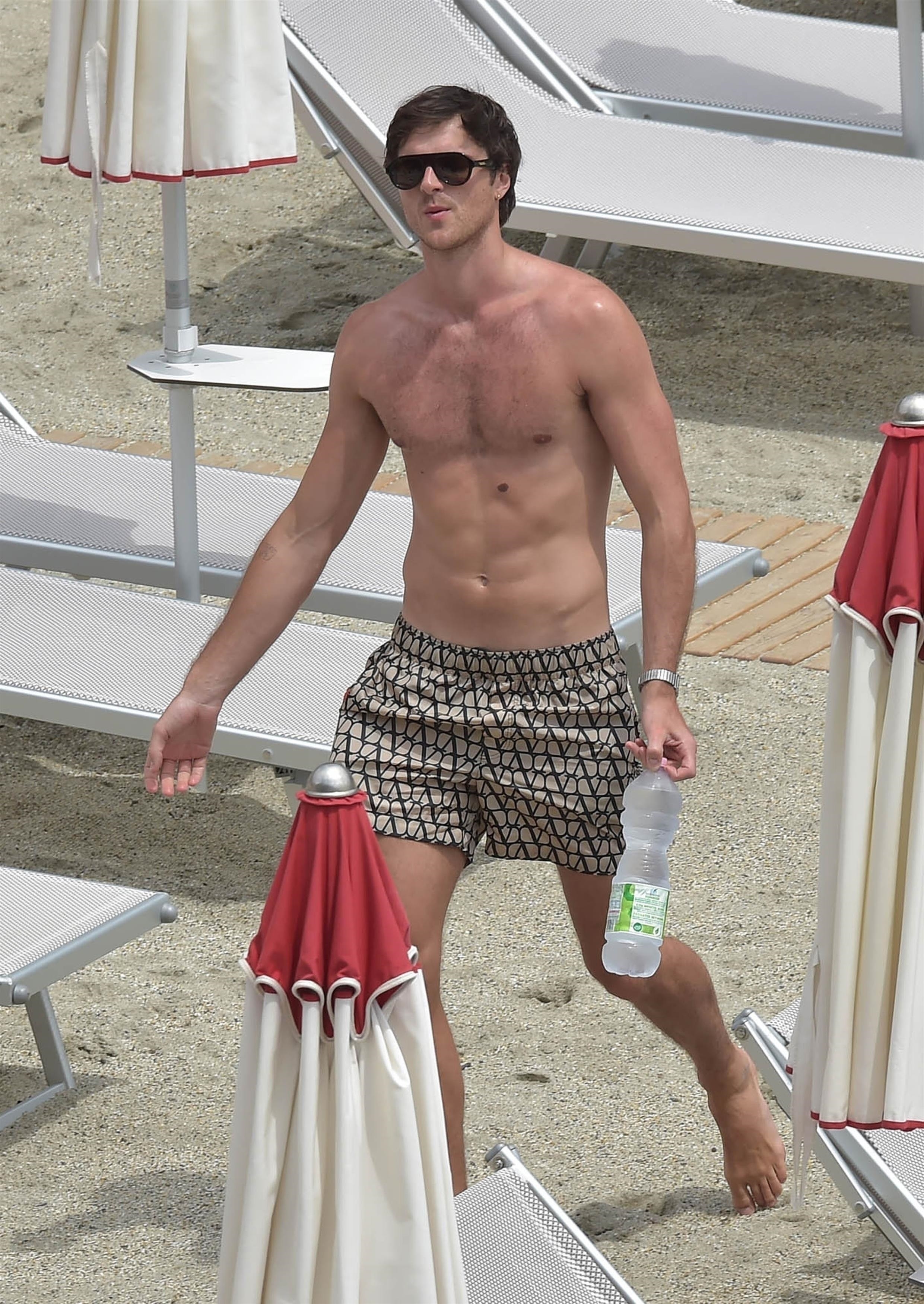 <p>Jacob Elordi hit the beach in Portofino, Italy, on June 15, while on vacation with his girlfriend, Olivia Jade. </p><p>MORE: <a href="https://www.msn.com/en-us/community/channel/vid-kwt2e0544658wubk9hsb0rpvnfkttmu3tuj7uq3i4wuywgbakeva?item=flights%3Aprg-tipsubsc-v1a&ocid=social-peregrine&cvid=333aa5de5a654aa7a98a6930005e8f60&ei=2" rel="noreferrer noopener">Follow Wonderwall on MSN for more fun celebrity & entertainment photo galleries and content</a></p>