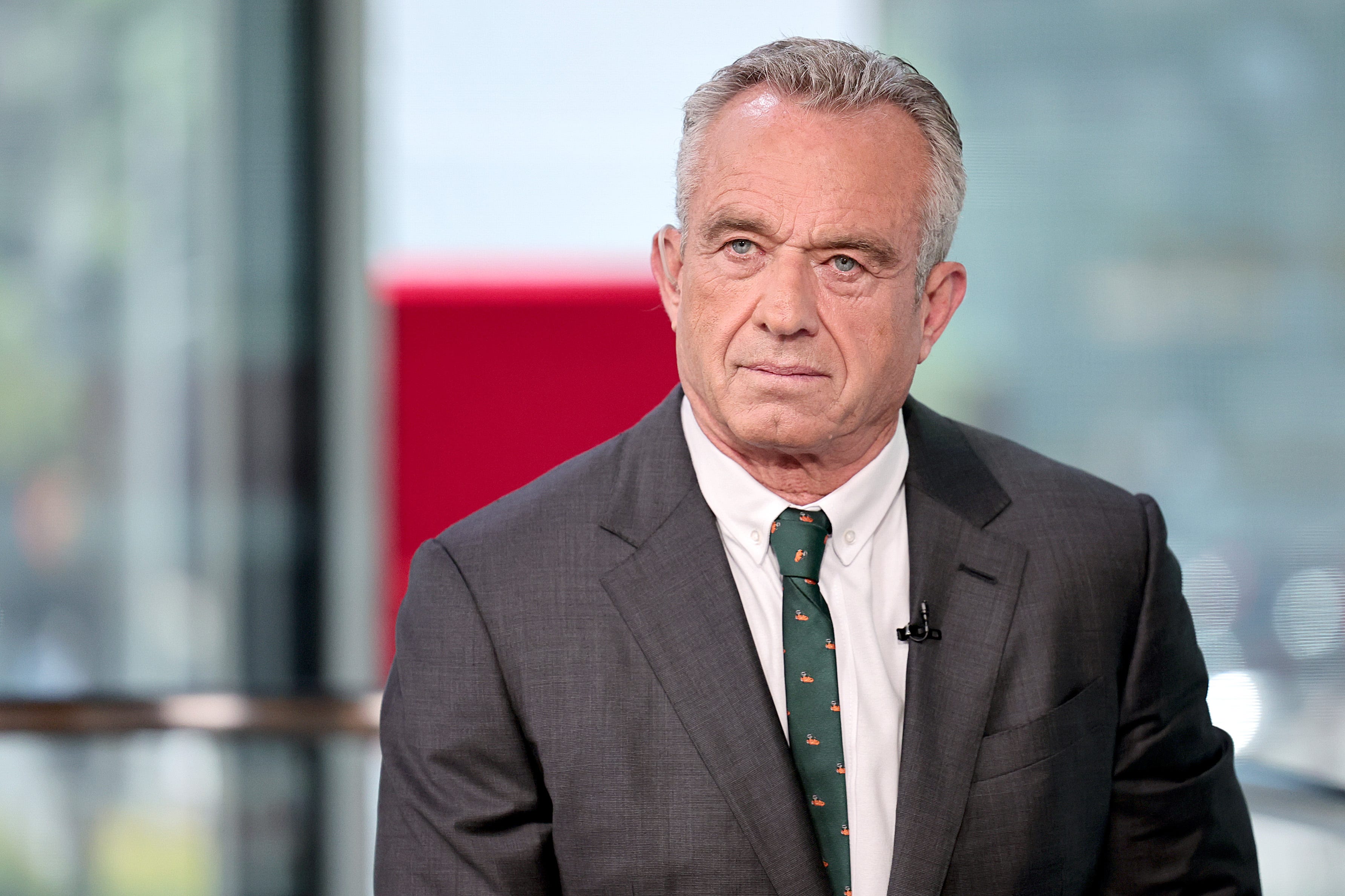 RFK Jr. drops Democratic presidential bid, reenters 2024 race as