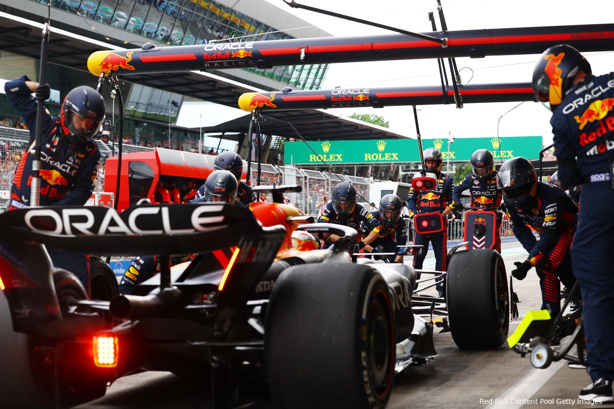 Ondertussen In F1 | Pitcrew Red Bull Probeert Op Een 'bijzondere Manier ...