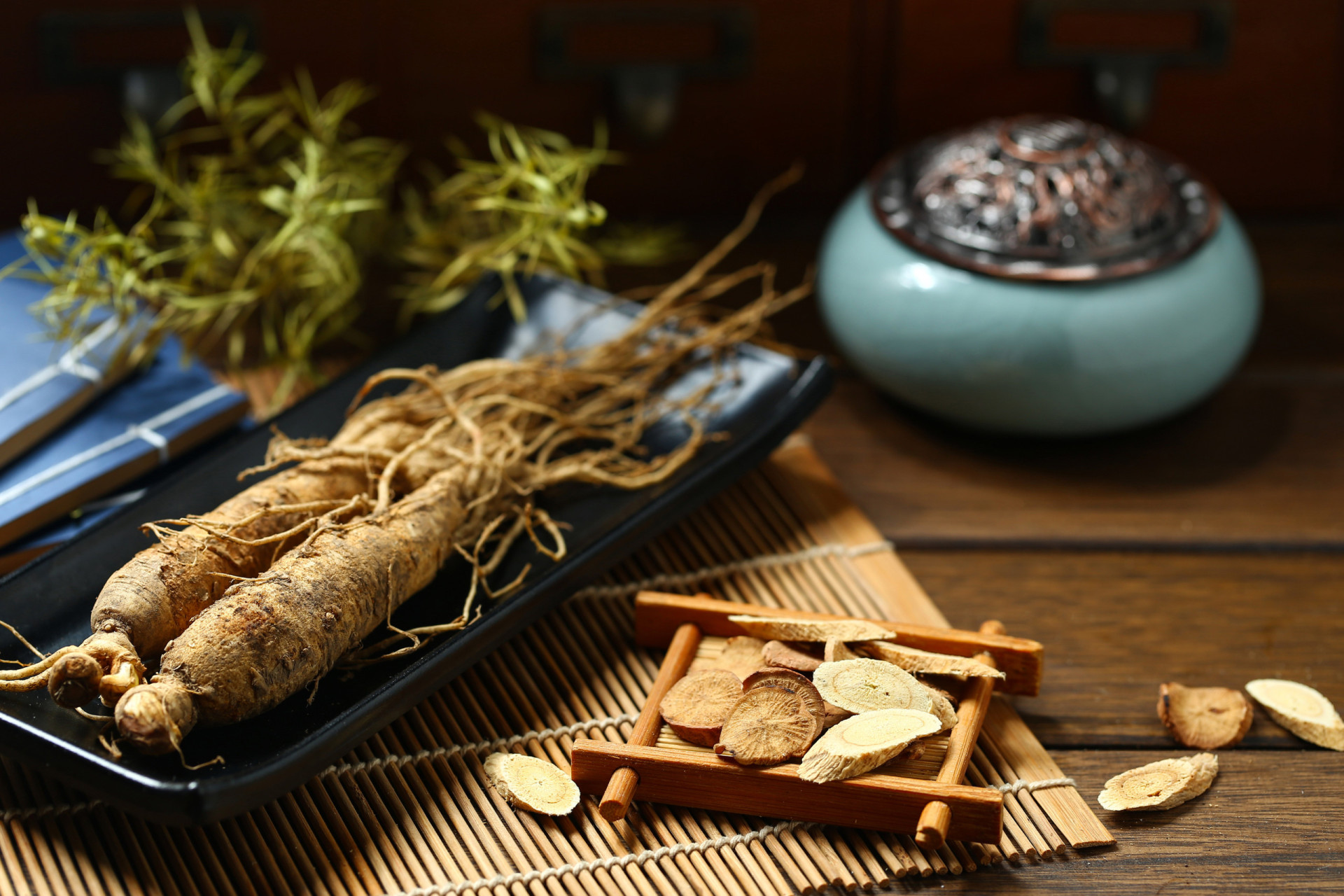 <p>Ginseng (<em>panax ginseng</em>) can lower blood concentrations of warfarin, and induce mania if used with phenelzine. It may decrease the effectiveness of antihypertensive medications, including nifedipine.</p><p>You may also like:<a href="https://www.starsinsider.com/n/216548?utm_source=msn.com&utm_medium=display&utm_campaign=referral_description&utm_content=556697en-en"> Tips for impeccable hair without leaving the comfort of home</a></p>