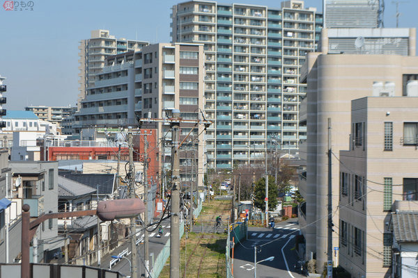 ココ鉄道だったの!? 東京の住宅街の廃線から怪しいカーブ 実は「通勤電車化」構想まであった！