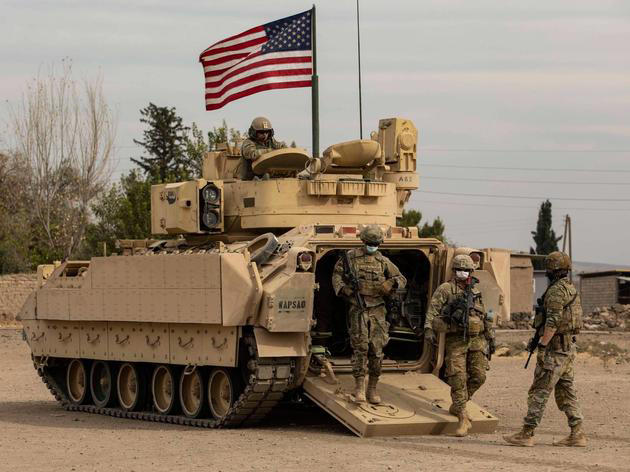 US-Soldaten an einem Bradley