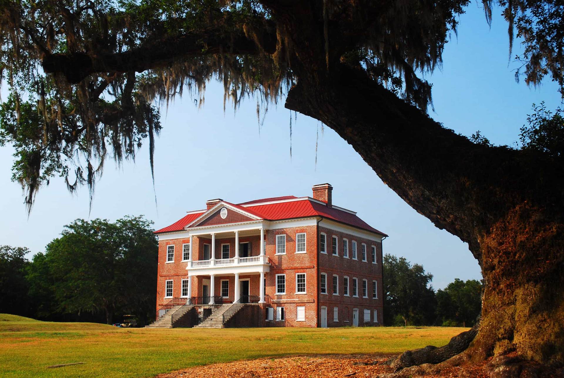 <p>There are more attractive and romantic examples out there, but Drayton Hall remains the oldest unrestored plantation house in America open to the public. It doesn't get more authentic than this.</p><p>You may also like:<a href="https://www.starsinsider.com/n/441638?utm_source=msn.com&utm_medium=display&utm_campaign=referral_description&utm_content=198095v22en-en"> These celebrities all became politicians</a></p>