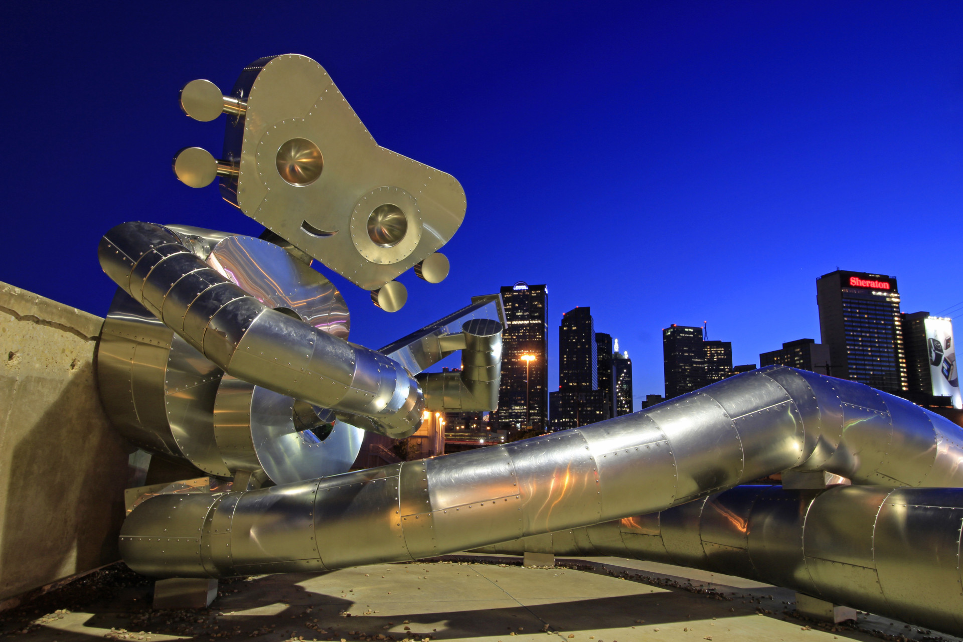 Gaze up at The Traveling Man, one of a series of giant sculptures striding across the city's Deep Ellum neighborhood.<p><a href="https://www.msn.com/en-us/community/channel/vid-7xx8mnucu55yw63we9va2gwr7uihbxwc68fxqp25x6tg4ftibpra?cvid=94631541bc0f4f89bfd59158d696ad7e">Follow us and access great exclusive content every day</a></p>