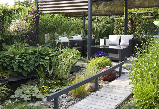 14 Stylish Floating Deck Ideas for Spaces of Any Size