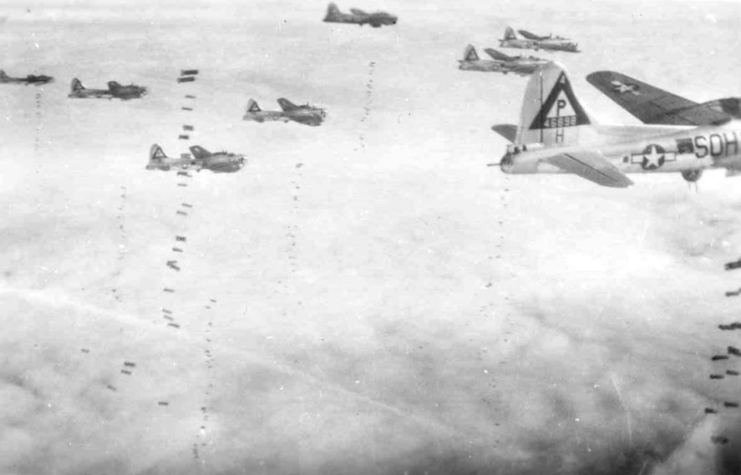 Boeing B-17G Flying Fortresses bombing Germany, 1944. (Photo Credit: US Air Force / Wikimedia Commons / Public Domain)