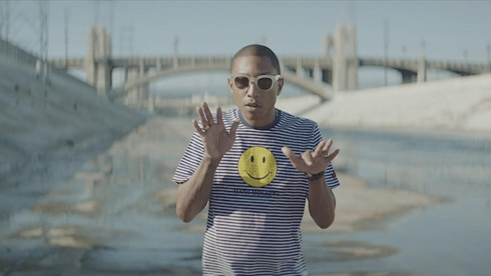 Happy by pharrell williams. Happy Фаррелл Уильямс. Pharrell Williams Happy клип. Pharrell Happy Genre. Клип Фаррелла Уильямса 24 часа.