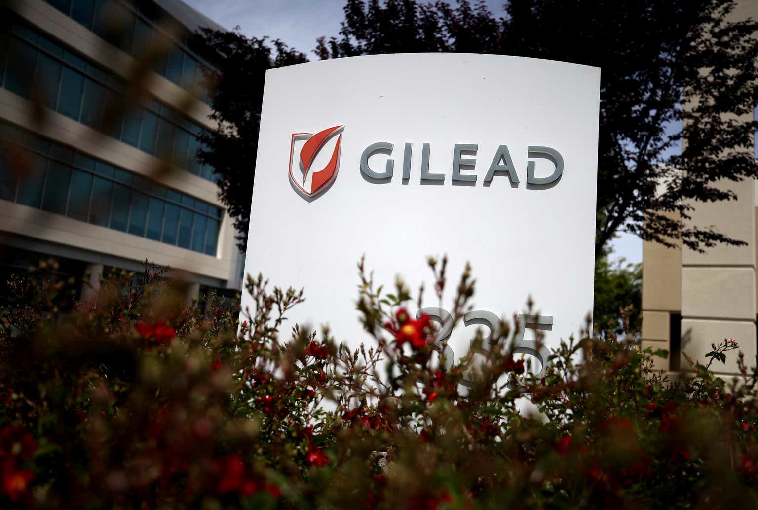 Gilead hits mid-stage trial success for oral bowel disease therapy