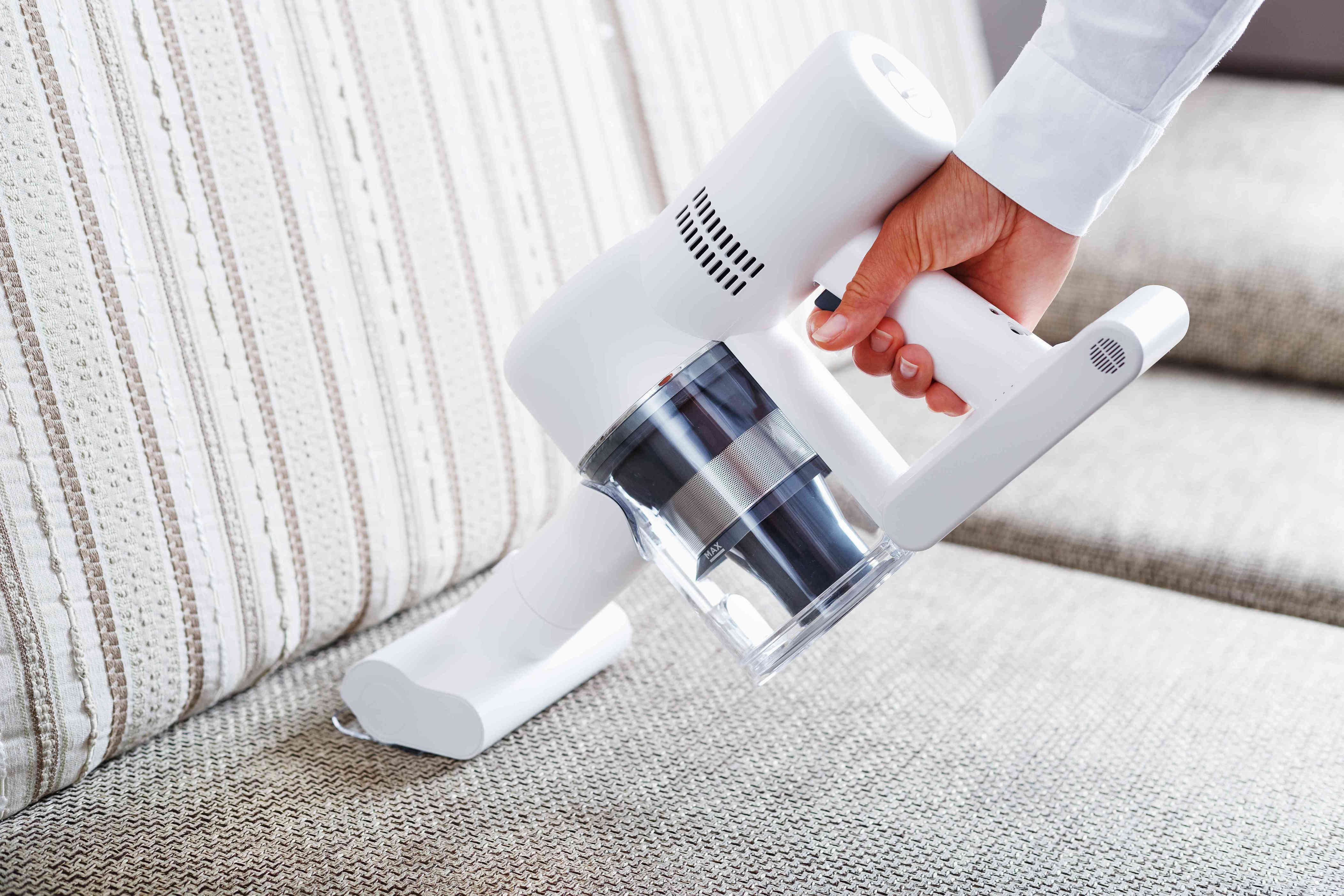 How Long Do Vacuums Last? 4 Signs It’s Time for a Replacement
