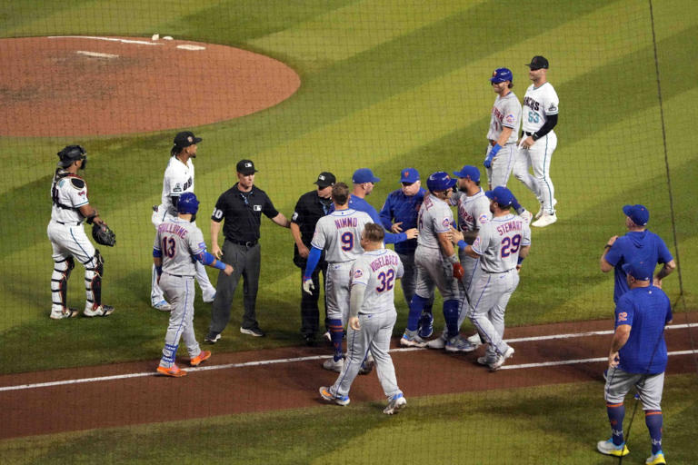 Francisco Alvarez plunking clears benches after Mets rookie asked to tone down celebrations