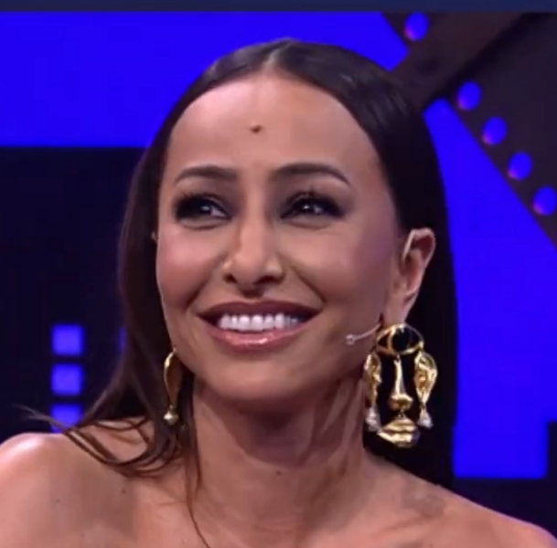 Iconic singeractress dead at 76 Look back at these stunning photos