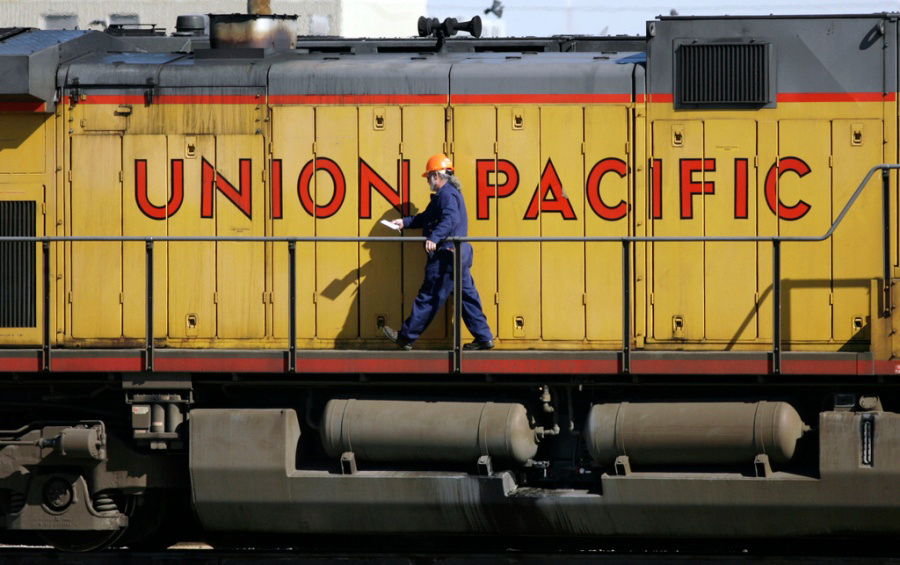 Union Pacific railroad to renew push for 1-person crews by testing ...