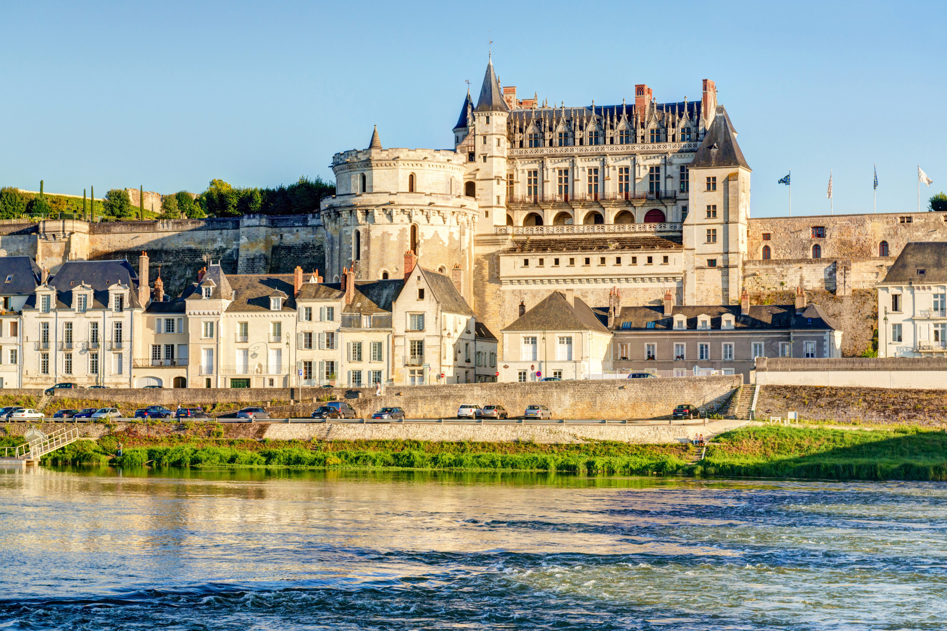 Le château d'Amboise domine la Loire dans la ville d'Amboise.