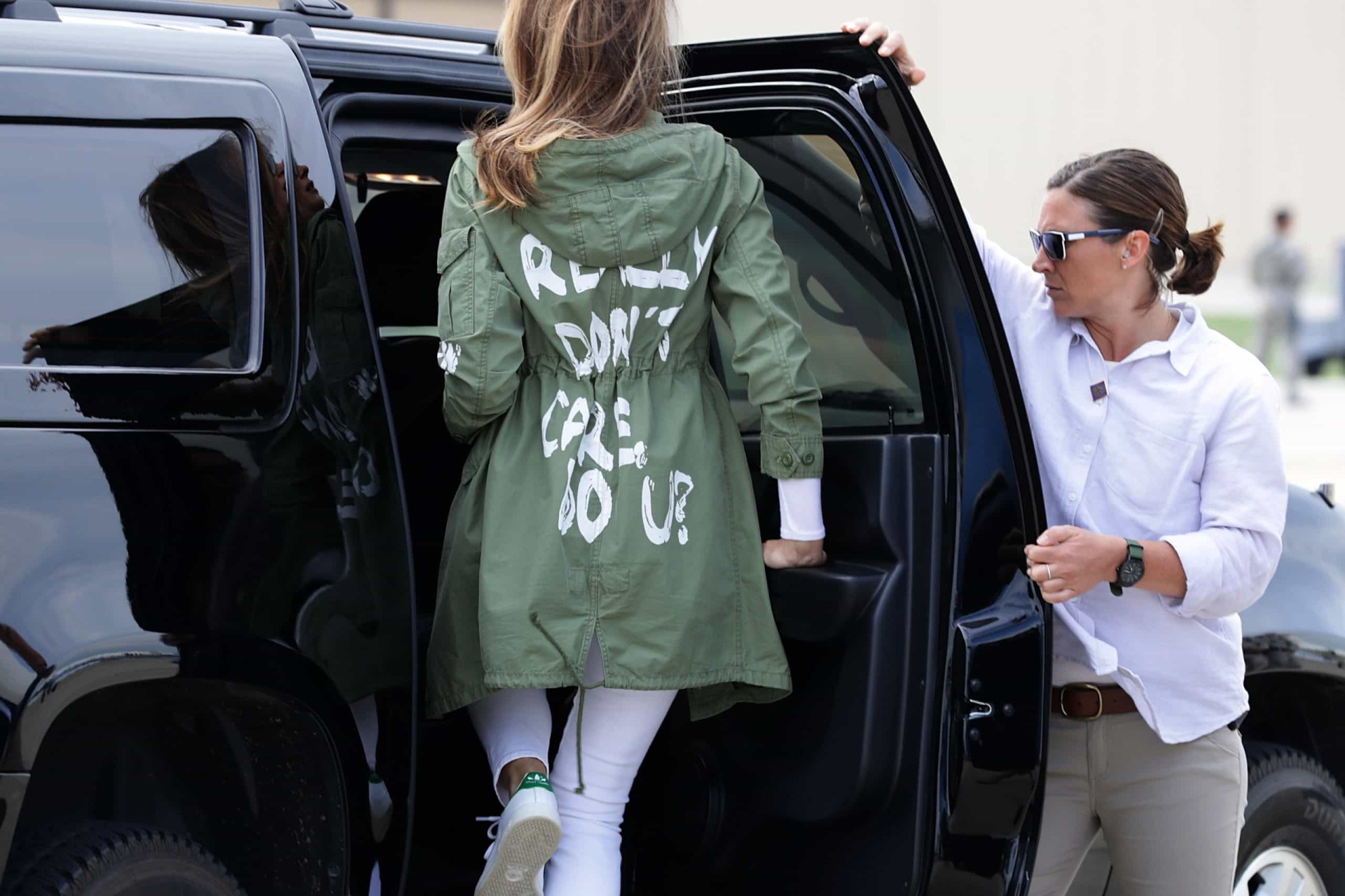 <p>Melania Trump was criticized when she wore this jacket with the words "I really don't care, do u?"</p><p><a href="https://www.msn.com/en-us/community/channel/vid-7xx8mnucu55yw63we9va2gwr7uihbxwc68fxqp25x6tg4ftibpra?cvid=94631541bc0f4f89bfd59158d696ad7e">Follow us and access great exclusive content every day</a></p>