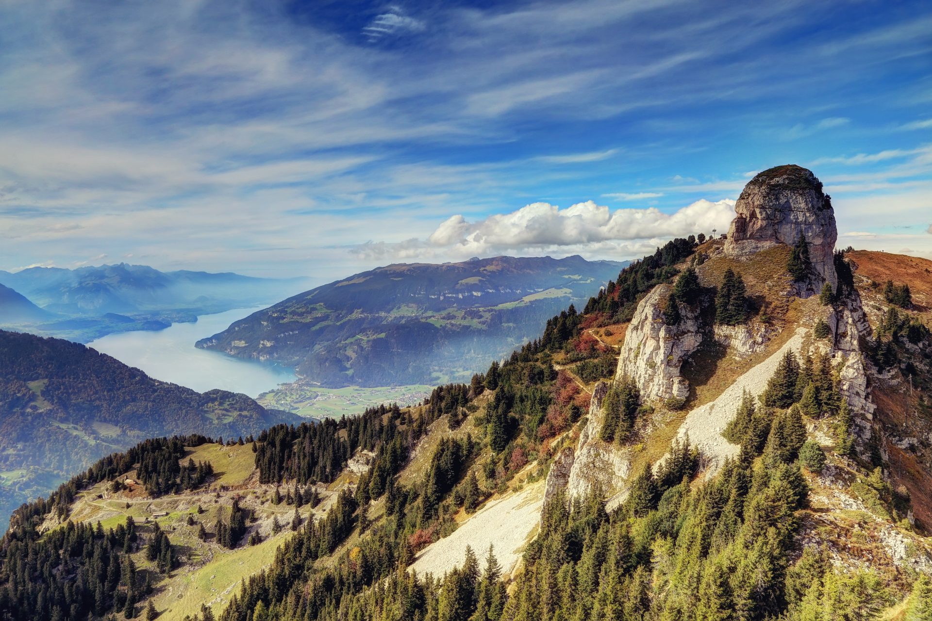 <p>This hike is for seasoned walkers. In the Bernese Alps, the Schwarzhorn is a mountain that culminates at more than 2,900 meters above sea level. The paths that lead to its summit are quite steep, you will need good shoes to venture there, and discover the breathtaking landscapes they hold.</p>