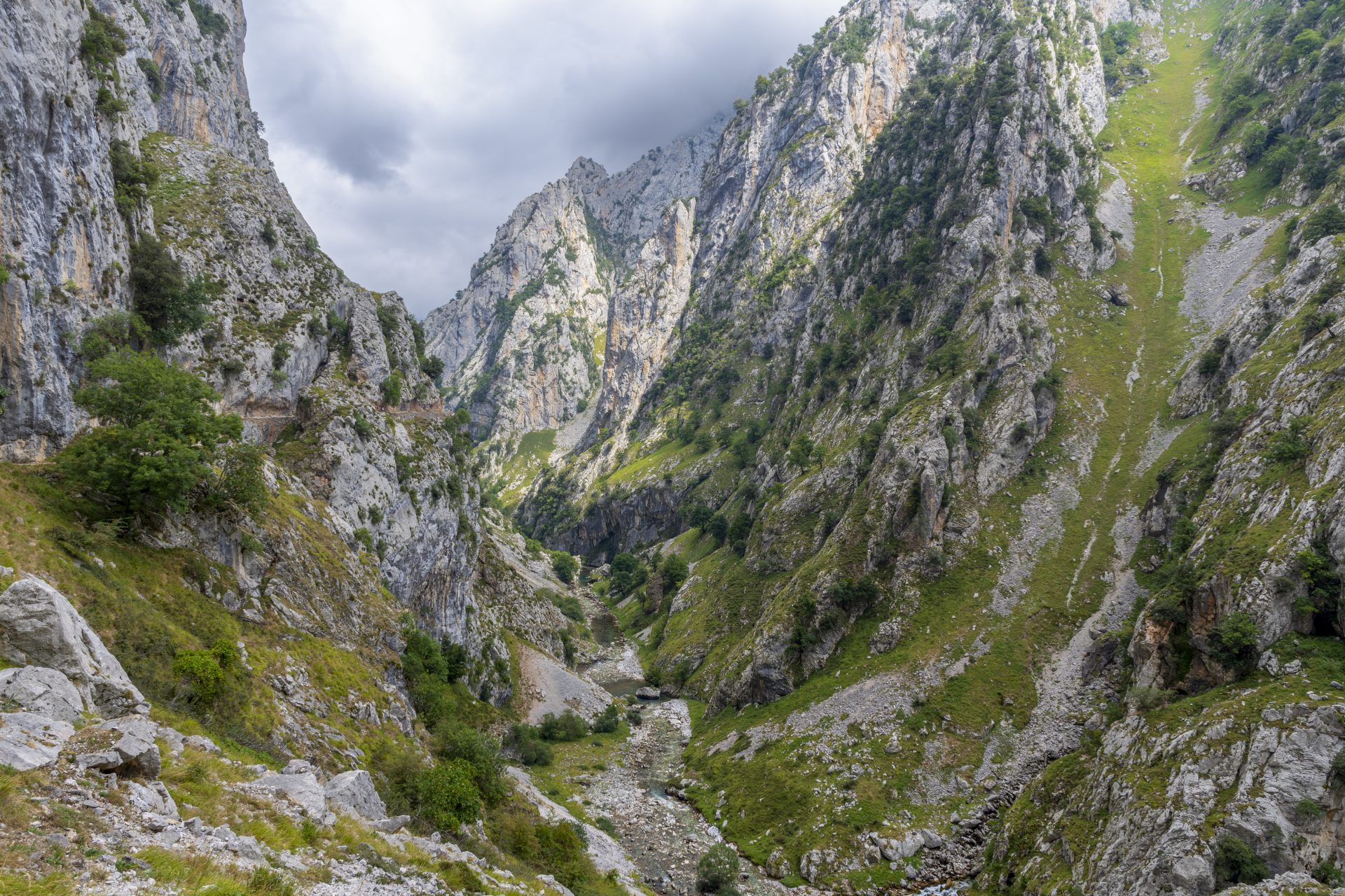 <p>In Asturias, in northern Spain, this hiking trail through the Picos de Europa reaches the villages of Poncebos and Posada de Valdeón. By car, the two villages are almost 100 km apart, but following the Cares river in the cliffs, you will only have to walk 12 km to go. The spectacular scenery is worth the return trip.</p>
