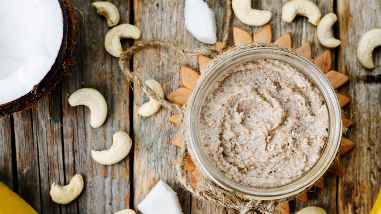 Why You Should Add Coconut Oil When Making Cashew Butter
