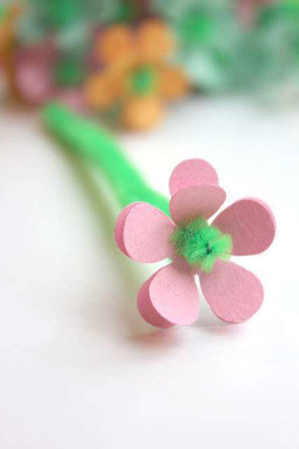 Pretty Flower Crafts to Do With Your Kids